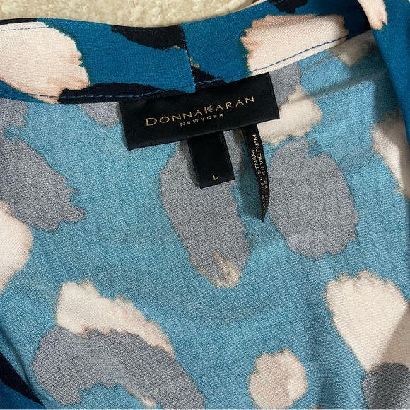 Donna Karan Sleeveless Stretch Black Blue Animal Print Blouse Size Large Career - Picture 3 of 8